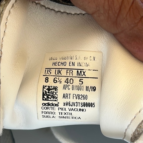 Adidas White and Red Sneakers with Minimalist Design sizes 8 good conditions - Picture 6 of 10